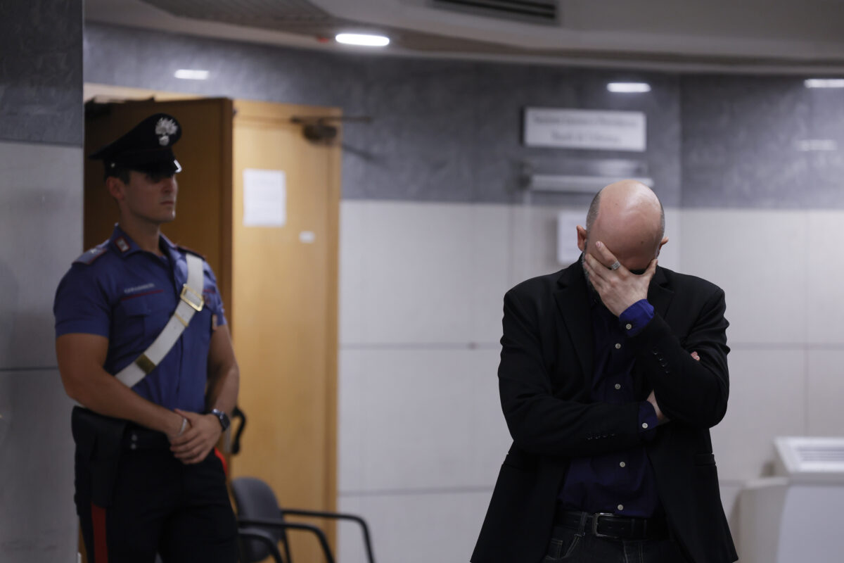 Galleria foto 'Roberto Saviano piange dopo la sentenza: confermata la condanna a Bidognetti – Le foto' - foto 5