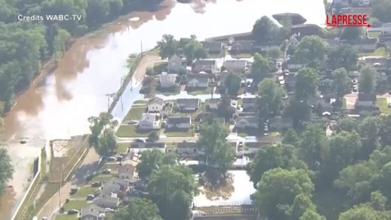 New Jersey, due morti per gli allagamenti: le immagini dall'elicottero