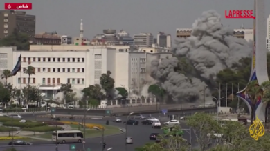 Siria, gli attacchi israeliani su Damasco ripresi da una telecamera in diretta