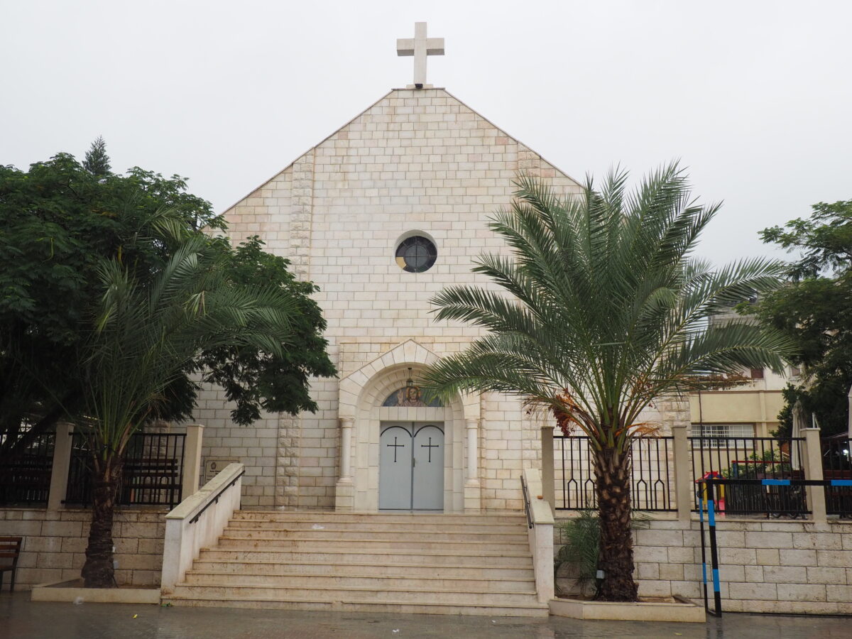 gaza israele colpisce una chiesa 3 morti ferito padre romanelli