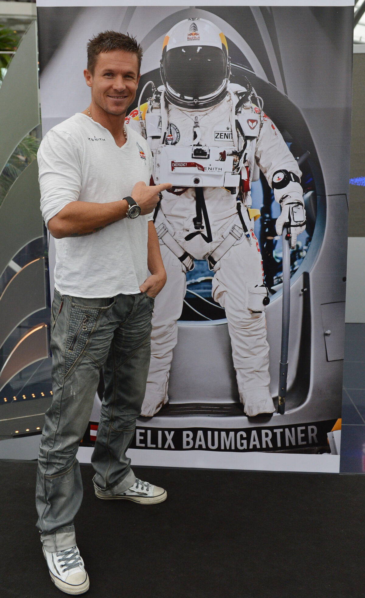 Morto Felix Baumgartner, il base jumper dei record: si è schiantato con il parapendio