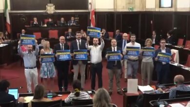 Inchiesta urbanistica Milano, 74 indagati: c’è anche il sindaco Sala. Bagarre in Consiglio Comunale