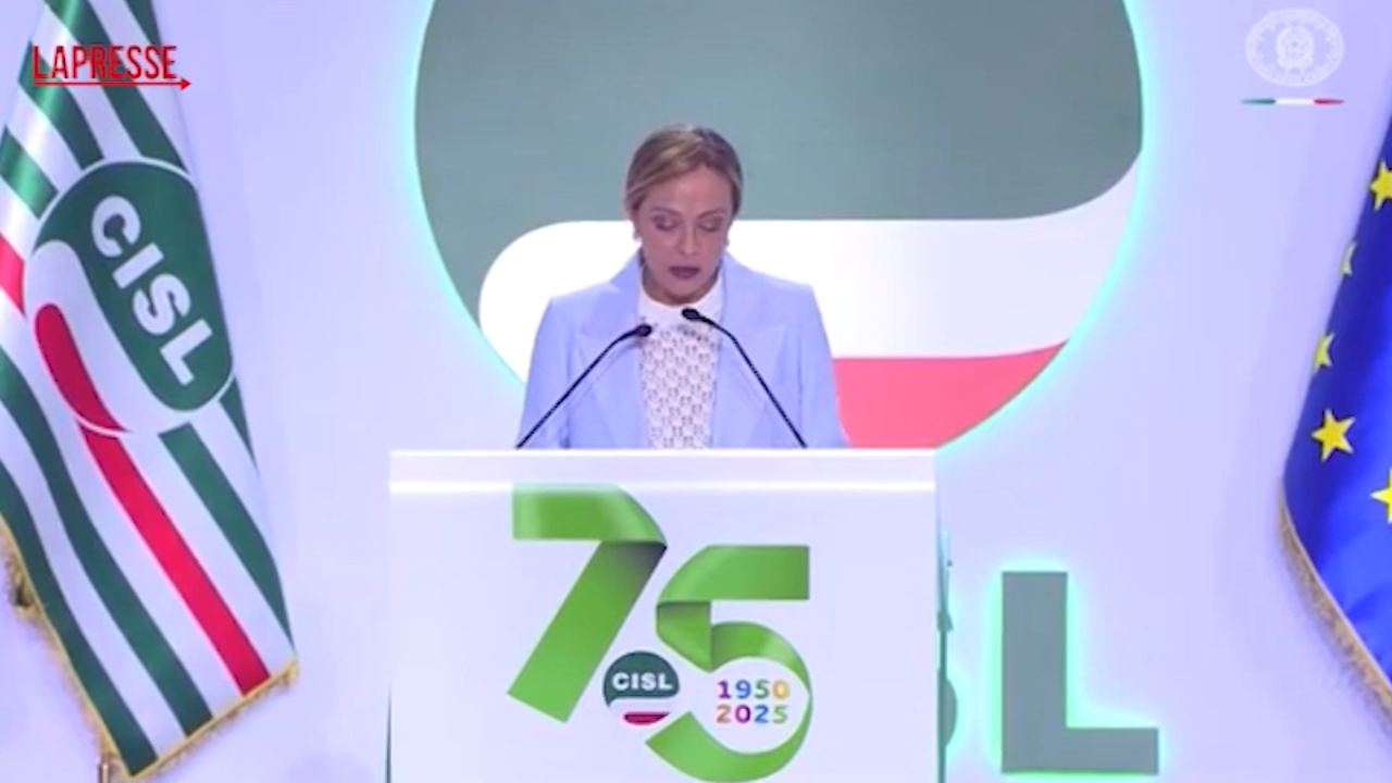 Meloni: "Per governo centrale dialogo con parti sociali" Meloni: "Per governo centrale dialogo con parti sociali"