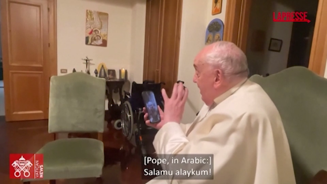Chiesa di Gaza, quando Papa Francesco chiamò padre Romanelli: il video della telefonata