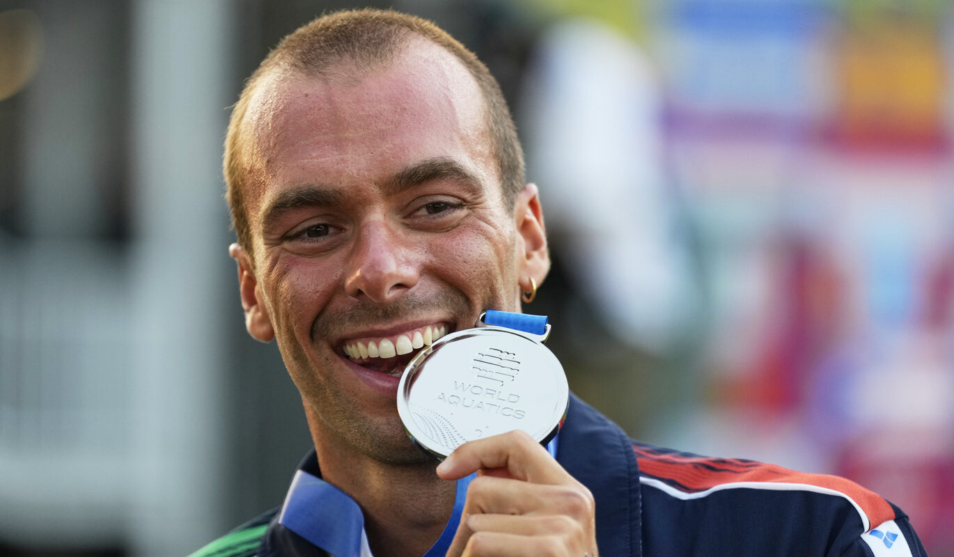 Mondiali nuoto 2025, Paltrinieri alla 5km con nastro di prtoezione alla falange