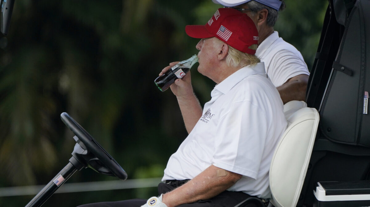 Coca Cola, Trump: “Ha accettato di usare zucchero di canna” Coca Cola, Trump: “Ha accettato di usare zucchero di canna”