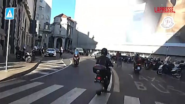 Inchiesta Milano, assessore Urbanistica Tancredi lascia Palazzo Marino in scooter senza commentare