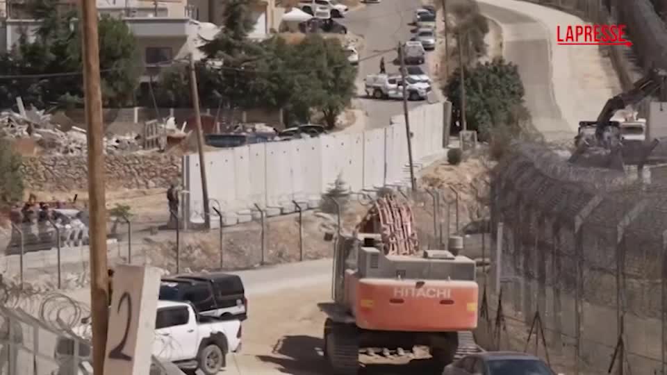 siria israele continua a rafforzare la recinzione nei pressi delle alture del golan