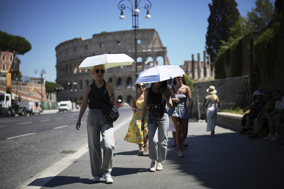 Caldo, si va verso i 50 gradi: si accende l’estate ‘africana’ Caldo, si va verso i 50 gradi: si accende l’estate ‘africana’