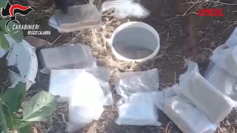 Reggio Calabria, droga nascosta sotto terra: sequestro da 350mila euro a Gioiosa Ionica