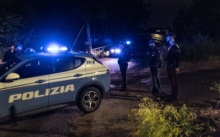 Roma, cadavere di donna ritrovato tra le sterpaglie Roma, cadavere di donna ritrovato tra le sterpaglie