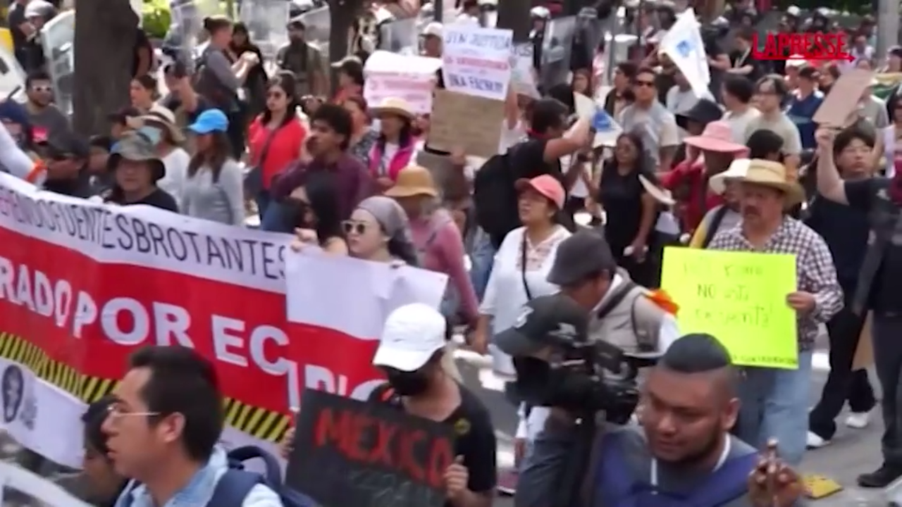 Città del Messico, manifestazione contro speculazione edilizia in vista del Mondiali 2026 Città del Messico, manifestazione contro speculazione edilizia in vista del Mondiali 2026