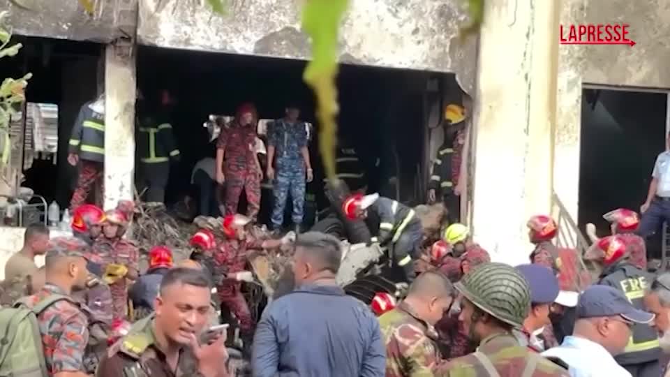 Bangladesh, jet contro una scuola: il luogo dell’incidente Bangladesh, jet contro una scuola: il luogo dell’incidente