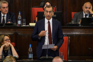 Inchiesta urbanistica Milano, Sala in Consiglio comunale: “Le mie mani sono pulite” – LA DIRETTA