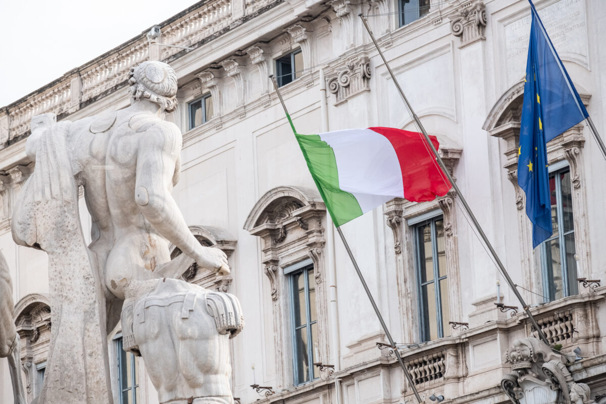 Consulta: “Lavoratrice madre in coppia di donne ha diritto a congedo paternità” Consulta: “Lavoratrice madre in coppia di donne ha diritto a congedo paternità”