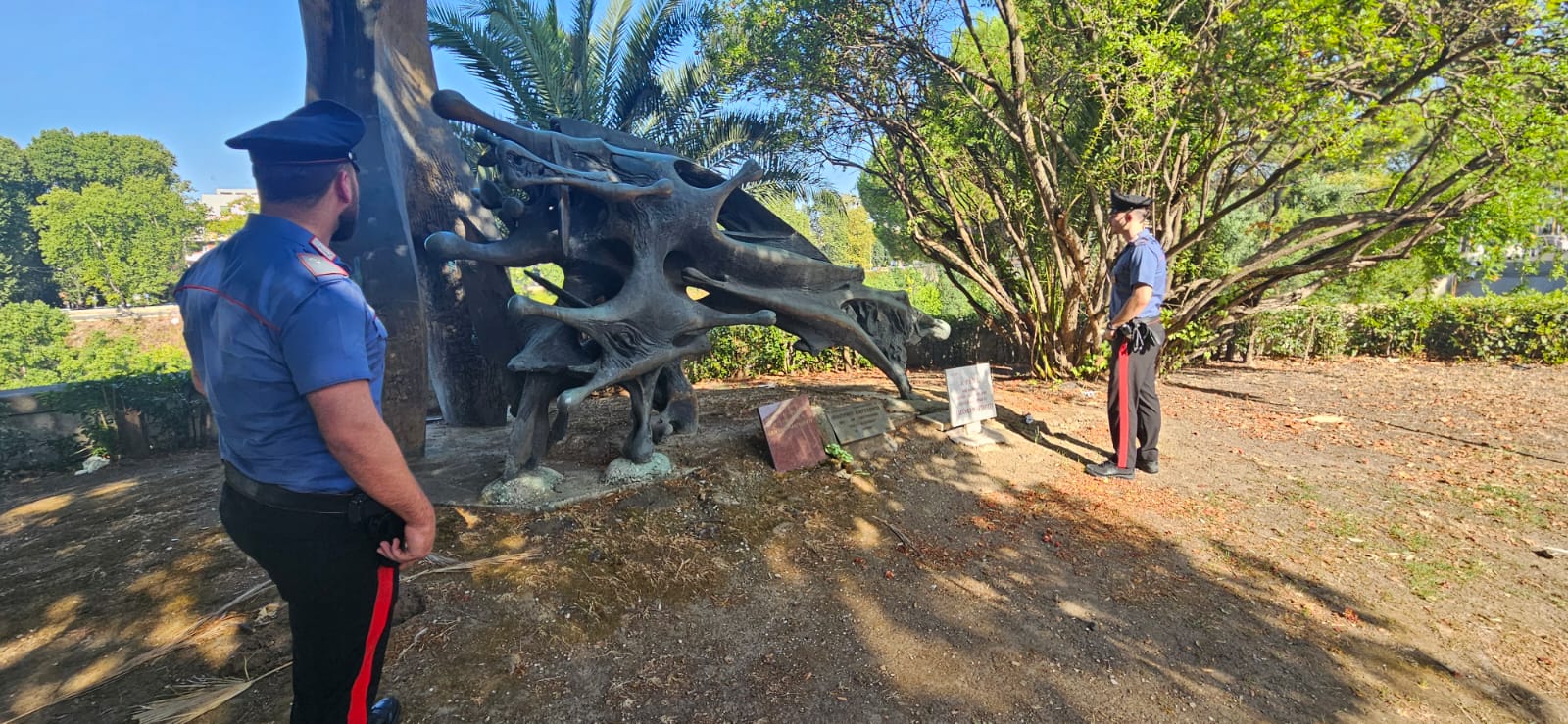 Danneggiata lapide del monumento dedicato a Matteotti a Roma Danneggiata lapide del monumento dedicato a Matteotti a Roma
