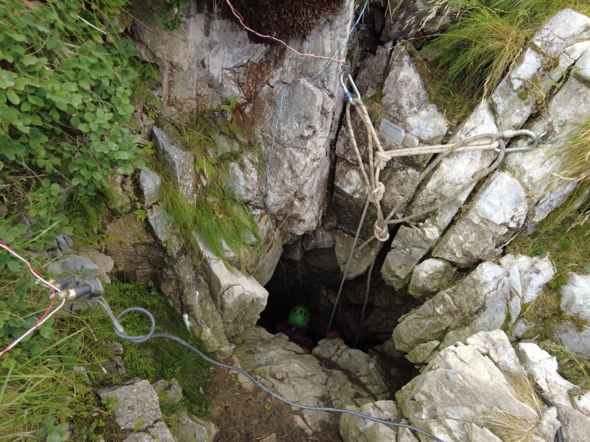 Galleria foto 'Cuneo, speleologo estratto da grotta in cui era rimasto bloccato' - foto 5