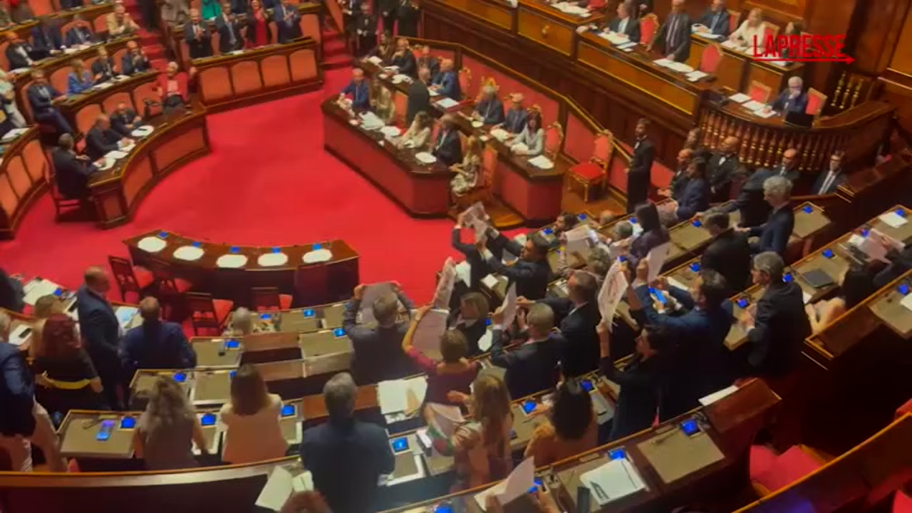 separazione delle carriere opposizioni protestano in senato con cori e cartelli