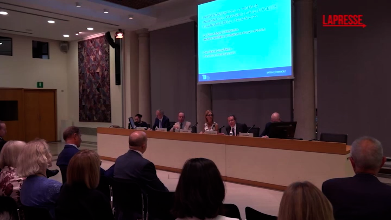 Risparmio, Intesa Sp Centro Einaudi: riguarda 58% italiani, ai massimi da 20 anni Risparmio, Intesa Sp Centro Einaudi: riguarda 58% italiani, ai massimi da 20 anni