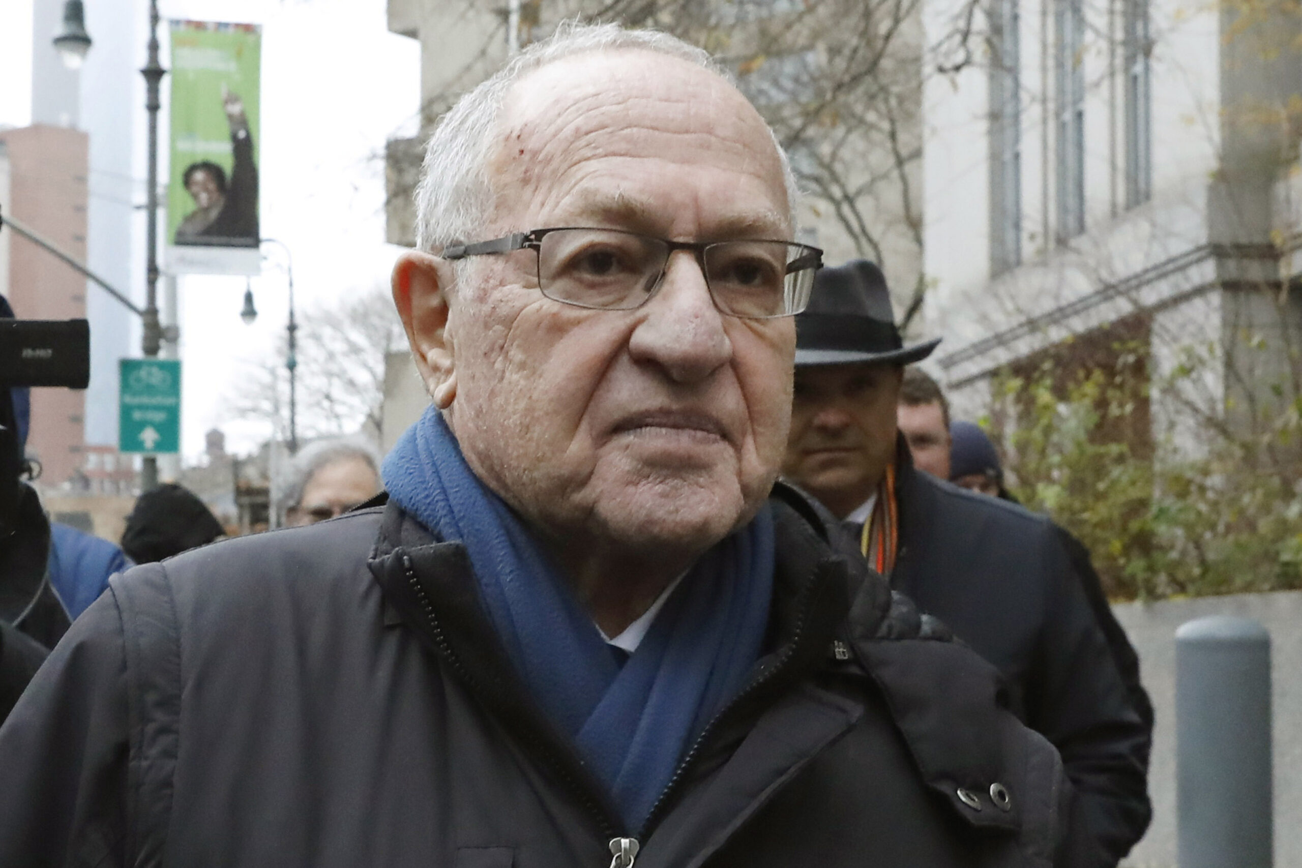 Caso Epstein, il super avvocato Dershowitz chiede che Ghislaine Maxwell testimoni al Congresso
