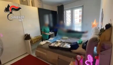 Donna morta per liposuzione a Roma, arrestato il medico: operava ancora