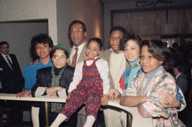 Il cast dei Robinson: Da sinistra a destra, Phylicia Rashad, Lis Bonet, Bill Cosby, Keshia Knight Pulliam, Malcolm Jamal Warner, Sabrina Le Beauf, Tempest Bledsoe,