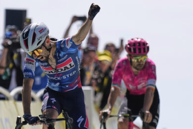Tour de France 2025: testa a testa Pogacar-Vingegaard sul Ventoux, vince Paret Peintre