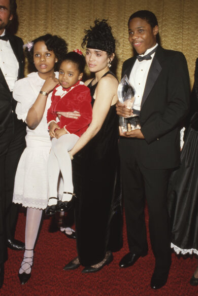 Tempestt Bledsoe, Raven-Symone, Lisa Bonet and Malcolm Jamal Warner, rispettivamente: Vanessa Robinson, Olivia Kendall, Denise, e Theo Robinson