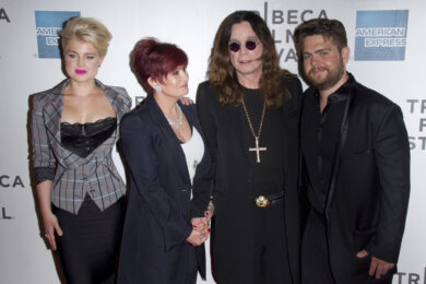 Ozzy Osbourne con la moglie e i figli