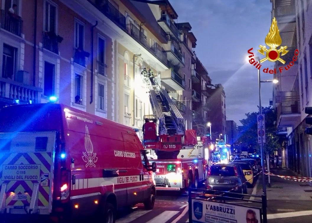 incendio a sesto san giovanni morto ragazzo non si esclude l8217omicidio