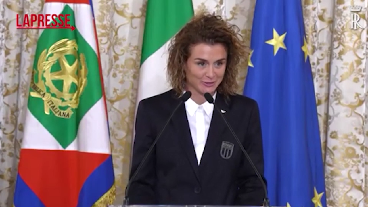nazionale di calcio femminile da mattarella la capitana girelli si commuove