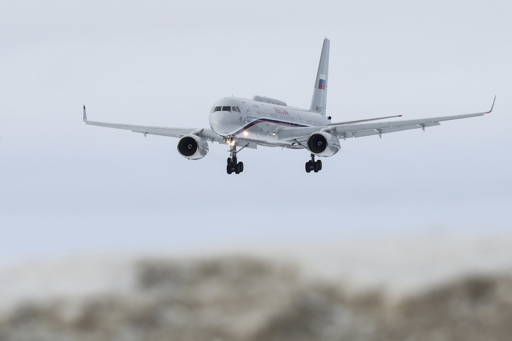 Russia, aereo con 49 persone a bordo scompare dai radar. Fusoliera trovata in fiamme
