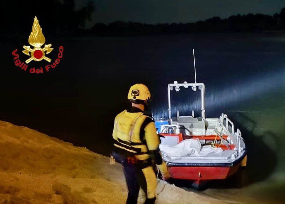 pavia 16enne si insabissa nel po e non riemerge
