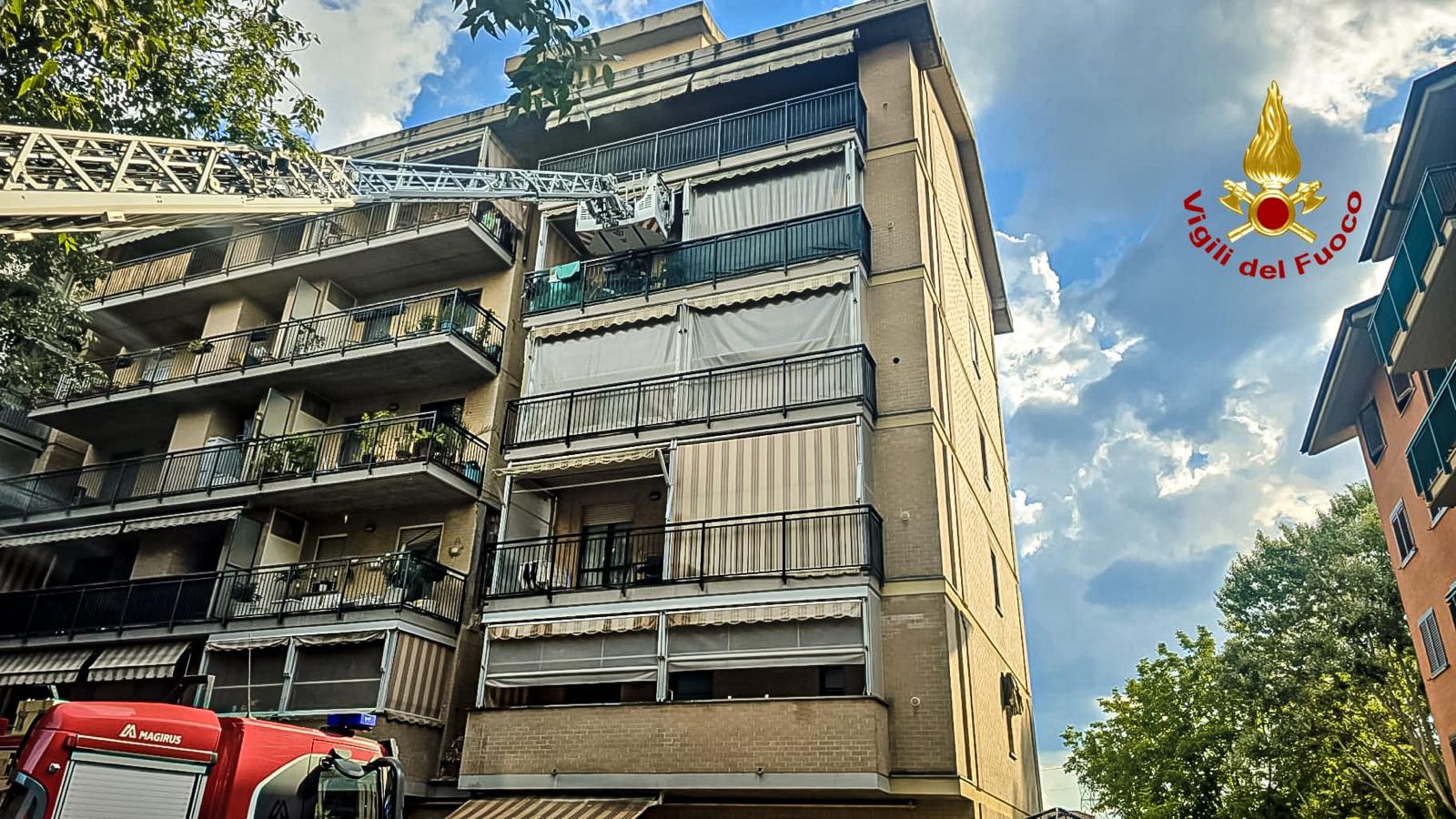 torino esplosione in abitazione a collegno un ferito e un disperso