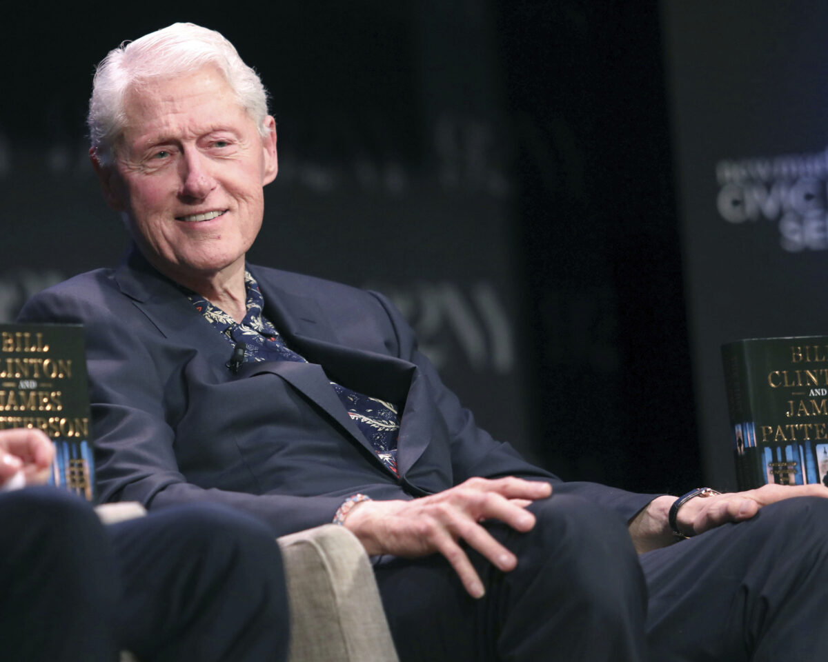 Epstein, Wsj: nel libro del 50esimo compleanno anche un messaggio di Bill Clinton