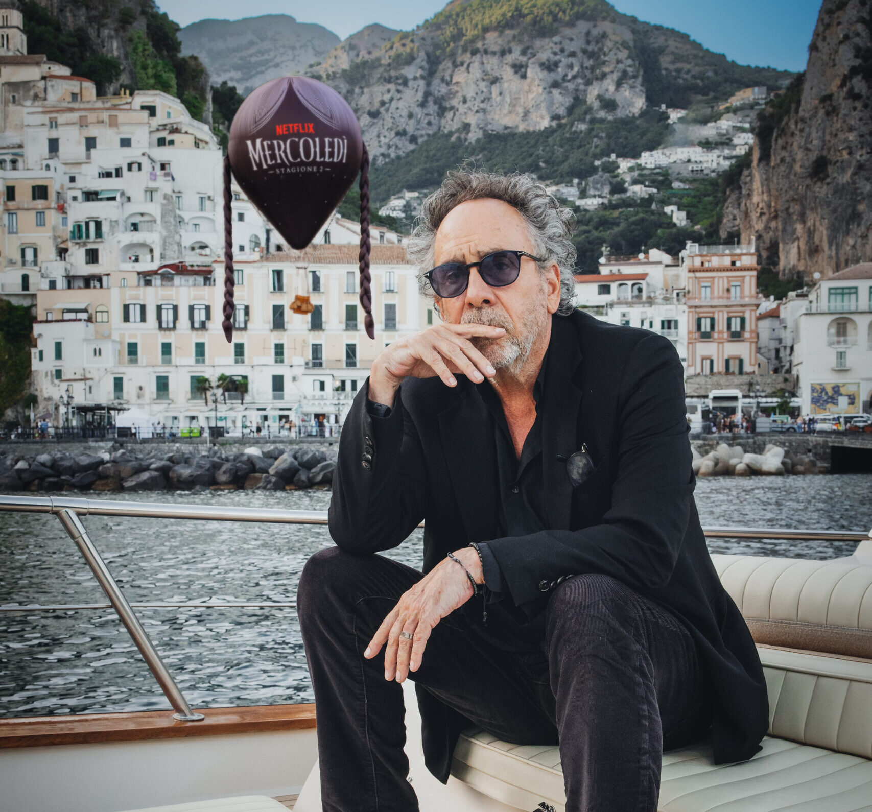 Tim Burton ad Amalfi per il lancio di ‘Mercoledì’