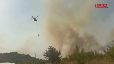 Incendi in Albania, evacuati 3 villaggi nel sud del Paese