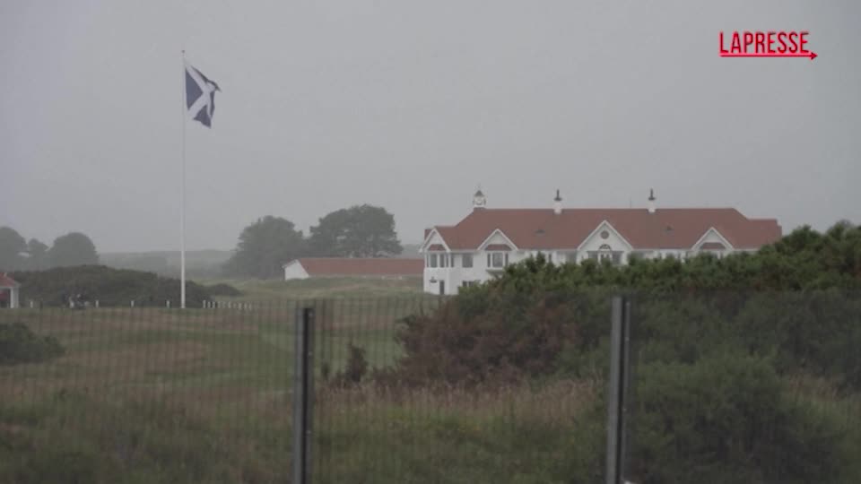 Scozia, il campo da golf di Trump rafforza la sicurezza prima della visita del presidente Usa