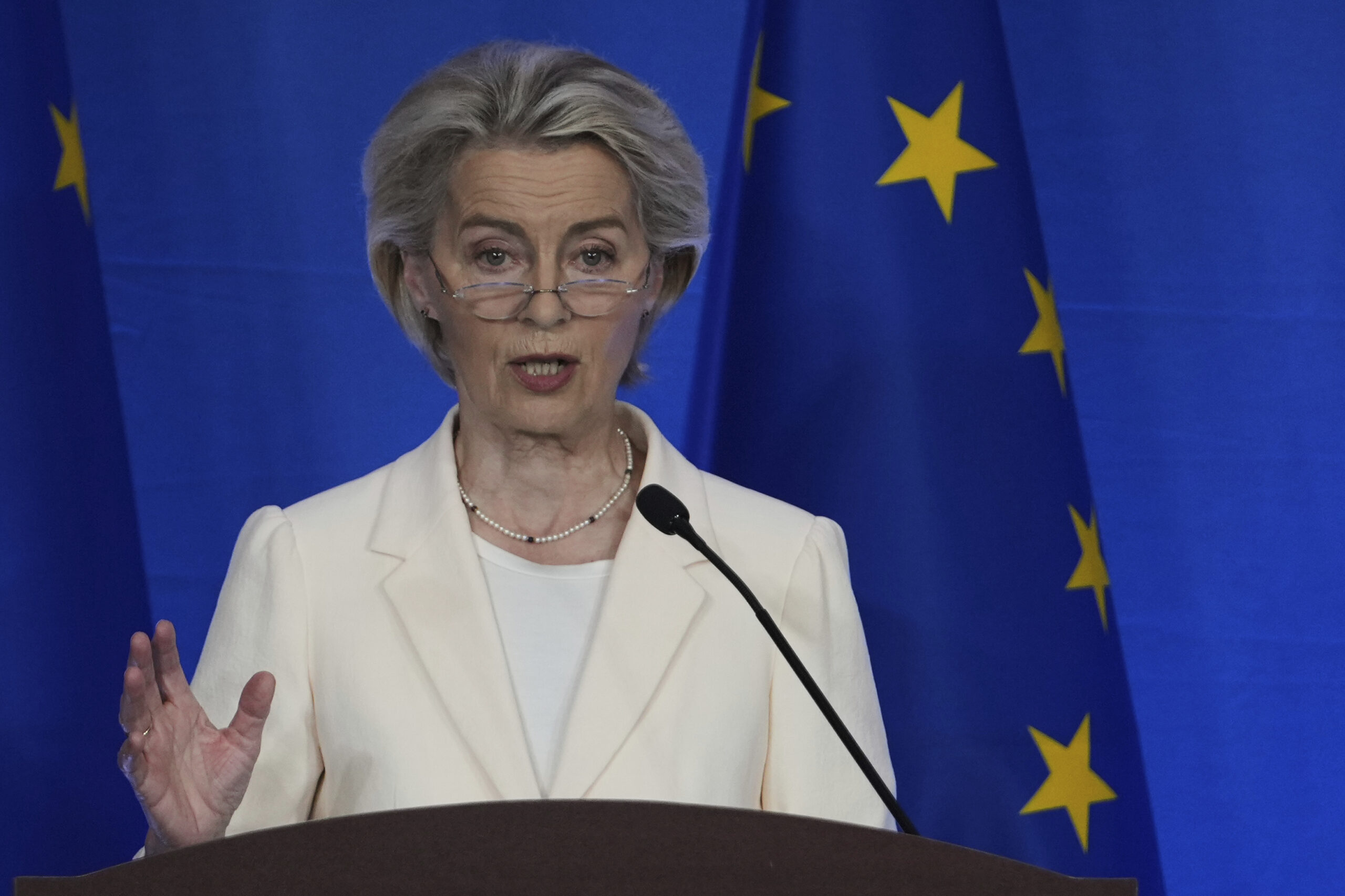 Dazi, von der Leyen sente Trump: incontro domenica in Scozia. Il presidente Usa: “Accordo con Ue sarà il più grande di tutti”