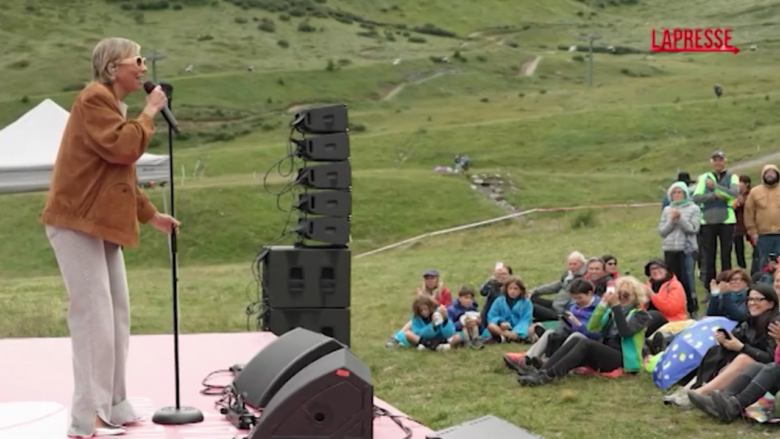 Trentino, in 300 al lago di Valbiolo per live Malika Ayane nonostante la pioggia