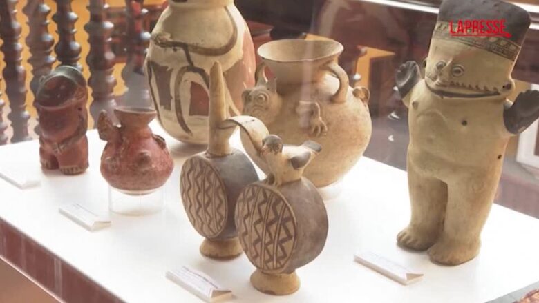 Perù, preziosi reperti archeologici restituiti da musei europei: le immagini