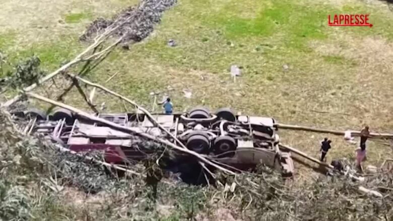 Autobus si ribalta in Perù: 18 morti e 48 feriti