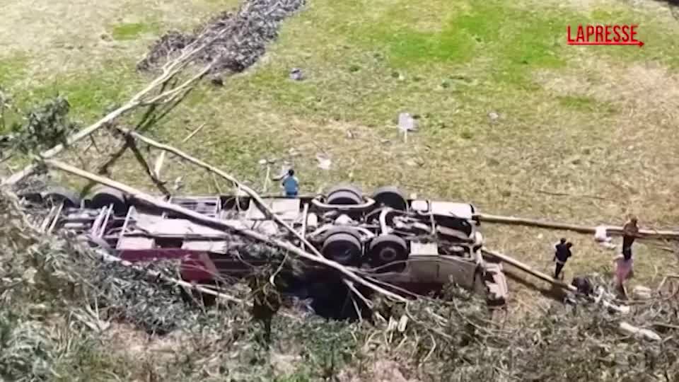 Autobus si ribalta in Perù: 18 morti e 48 feriti