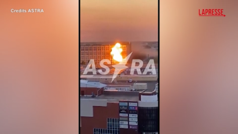 Russia, droni ucraini colpiscono impianto russo a Stavropol: le esplosioni