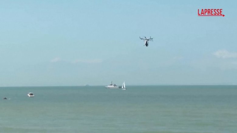 Francia: Franky Zapata tenta traversata Manica su ‘scooter volante’, impresa fallita