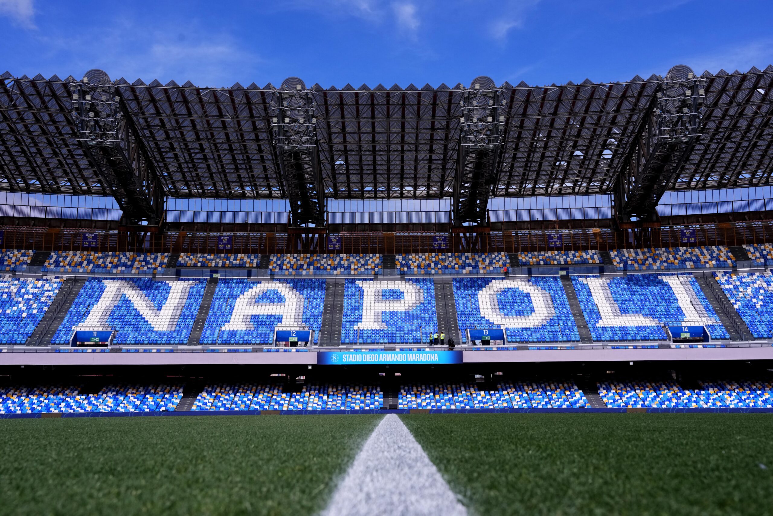 Napoli: “Faremo nuovo stadio”. Il ‘Maradona’ “investimento incompatibile”