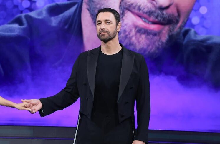 raoul bova inchiesta a roma per tentata estorsione sulle chat