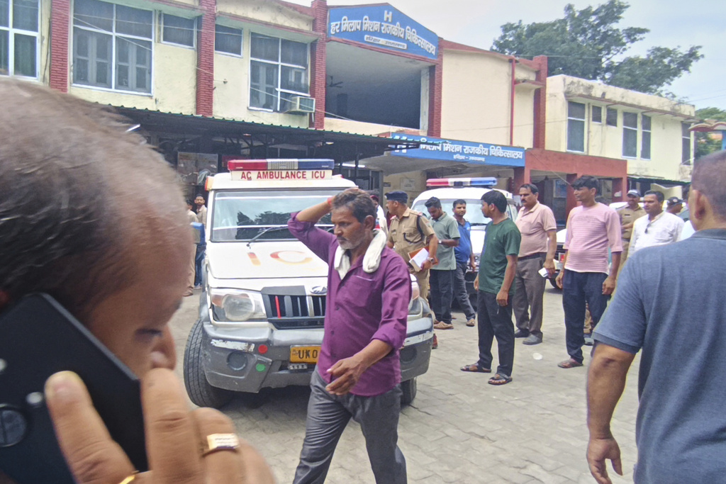 India, calca al tempio Mansa Devi: 6 morti e decine di feriti India, calca al tempio Mansa Devi: 6 morti e decine di feriti