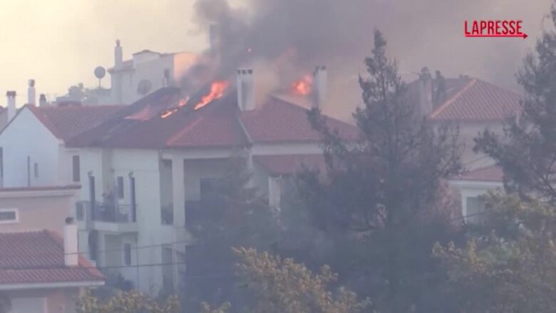 Grecia, incendi nel nord di Atene costringono la popolazione a evacuare