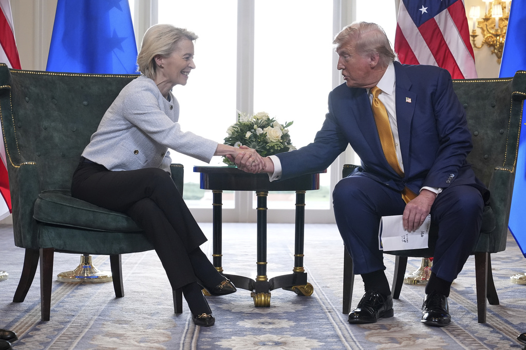 Dazi, intesa Trump von der Leyen su tariffe al 15%: “Accordo più grande di tutti” Dazi, intesa Trump von der Leyen su tariffe al 15%: “Accordo più grande di tutti”